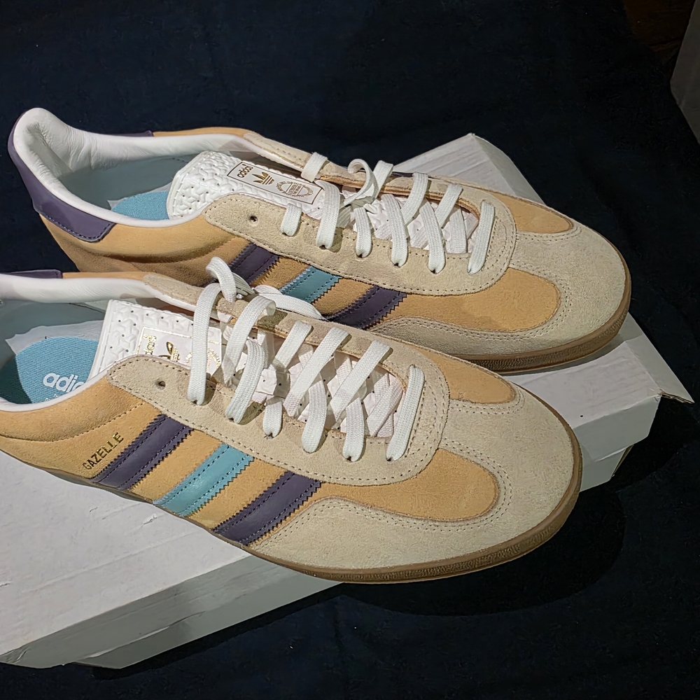 Adidas Men's Beige and Blue Sneakers